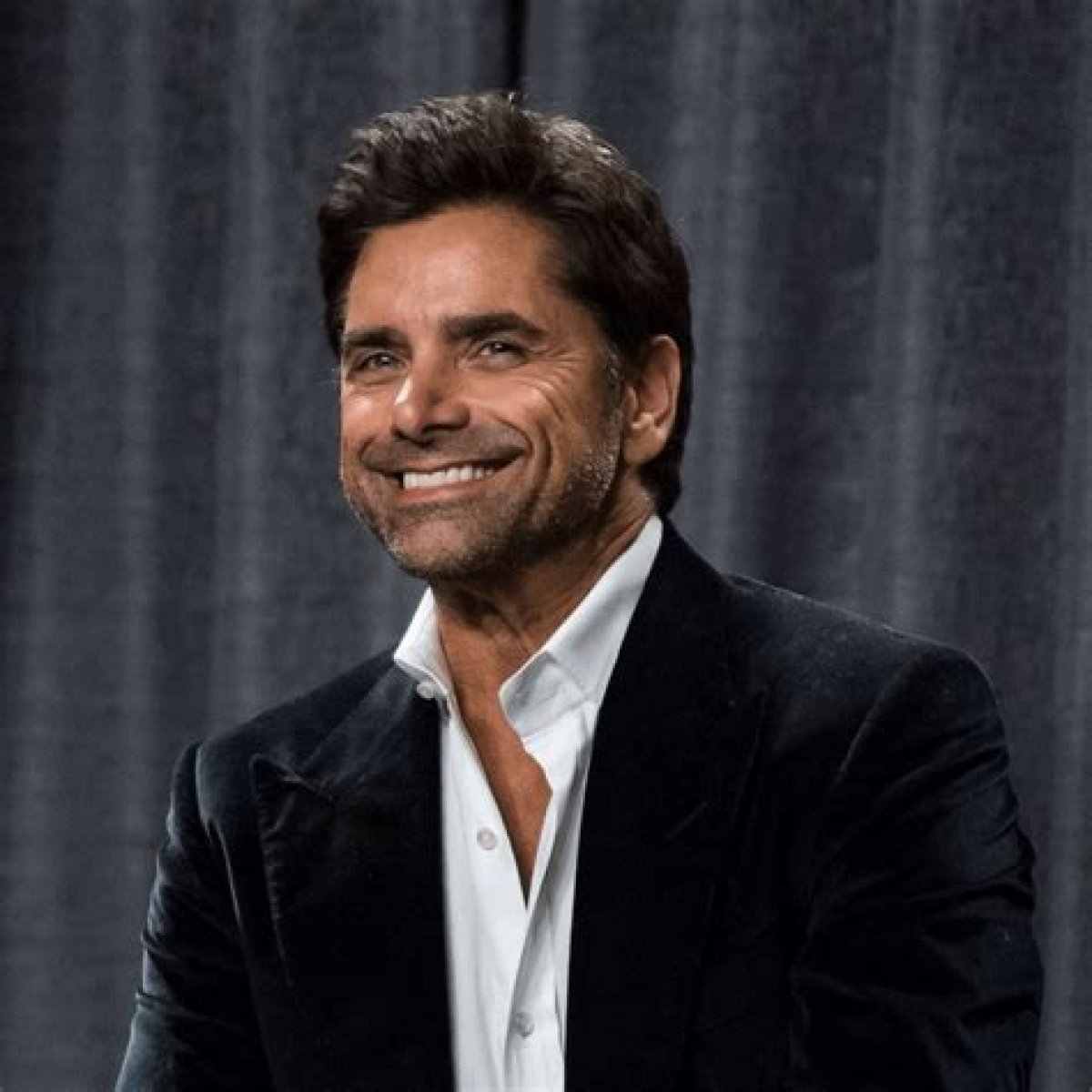 John Stamos - Bio, Career, Net Worth, Height, Married, Wiki, Facts
